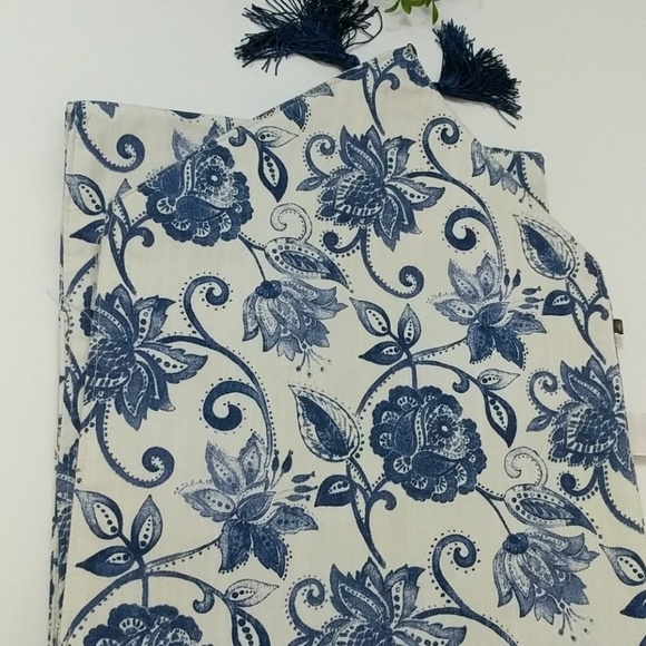 Table Runner 14"x 72" Paisley Tassel by Westford Fine Linens NWOT - Picture 5 of 5